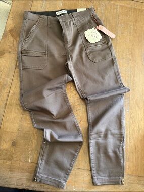 Knox Rose Women's Taupe Skinny Cargo Jeans with Zipper Details